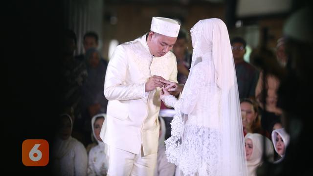 [Bintang] Vicky Prasetyo dan Angel Lelga