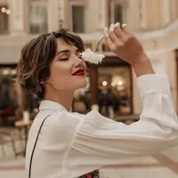 Ilustrasi perempuan cantik/copyrightshutterstock/Look Studio