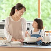 ilustrasi memasak bersama/i takayuki/Shutterstock