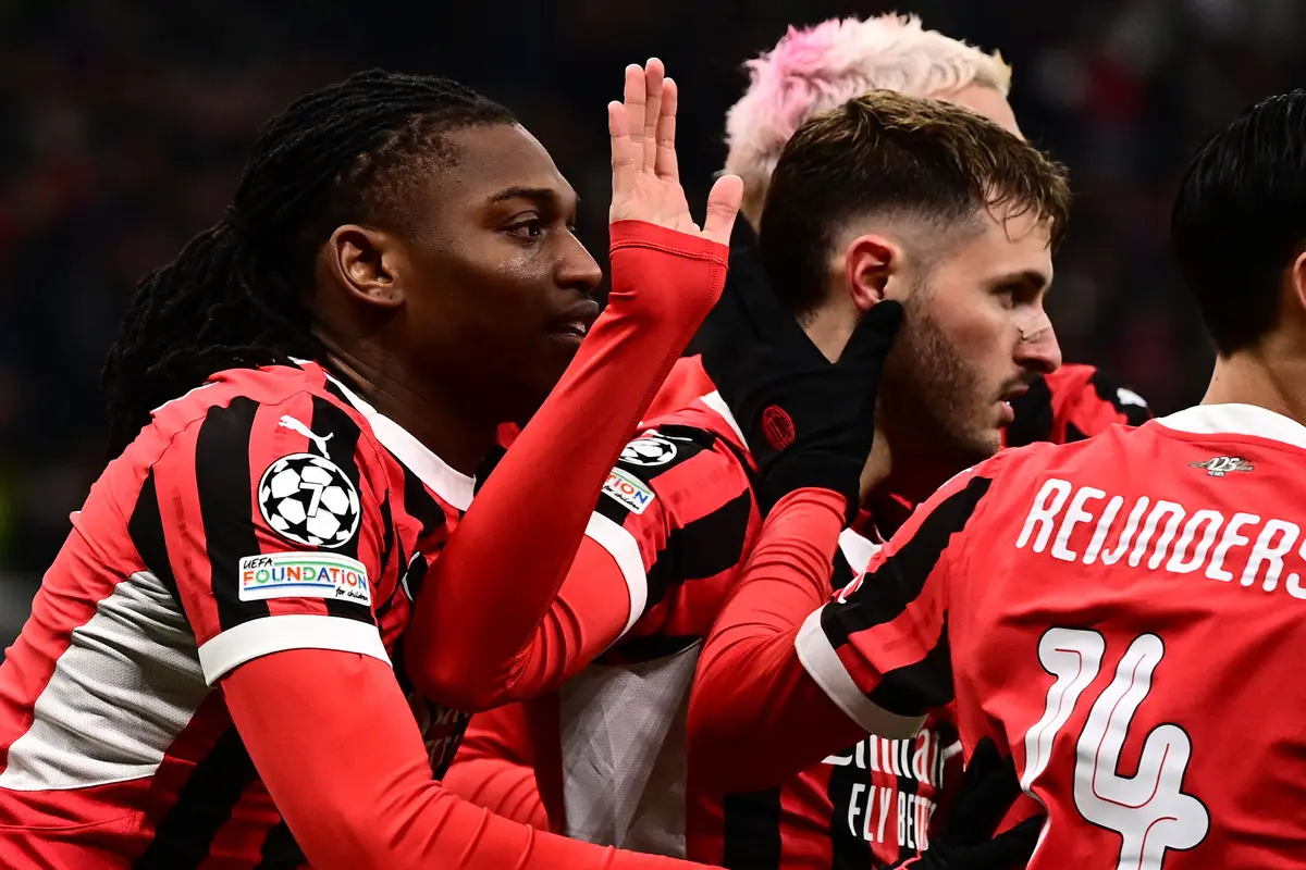 Foto: Momen Santiago Gimenez Tolak Selebrasi setelah Cetak Gol ke Gawang Mantan, AC Milan Malah Tersingkir di Liga Champions