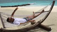Absen di Piala Eropa, Benzema Ngabuburit di Pantai
