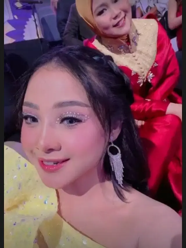 Selfi LIDA dan Findi Artika di Indonesian Dangdut Awards 2021 (Foto: Instagram/@findiartika_official)