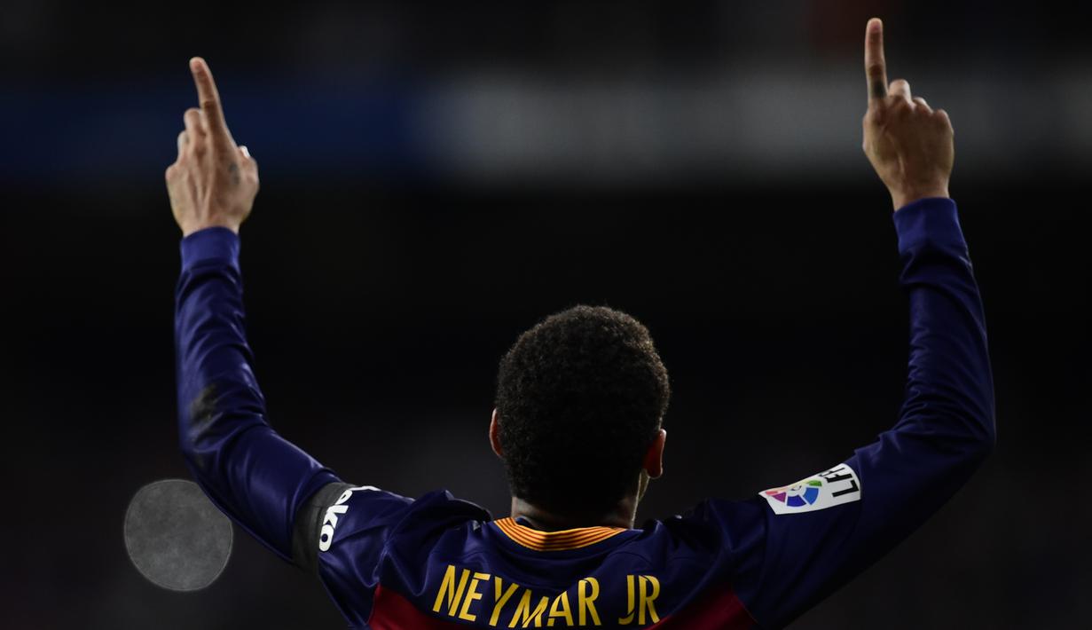 Ekspresi Neymar setelah mencetak gol ke gawang Real Madrid dalam laga La Liga Spanyol di Stadion Santiago Bernabeu, Madrid, Minggu (22/11/2015) dini hari WIB. (AFP Photo/Javier Soriano)