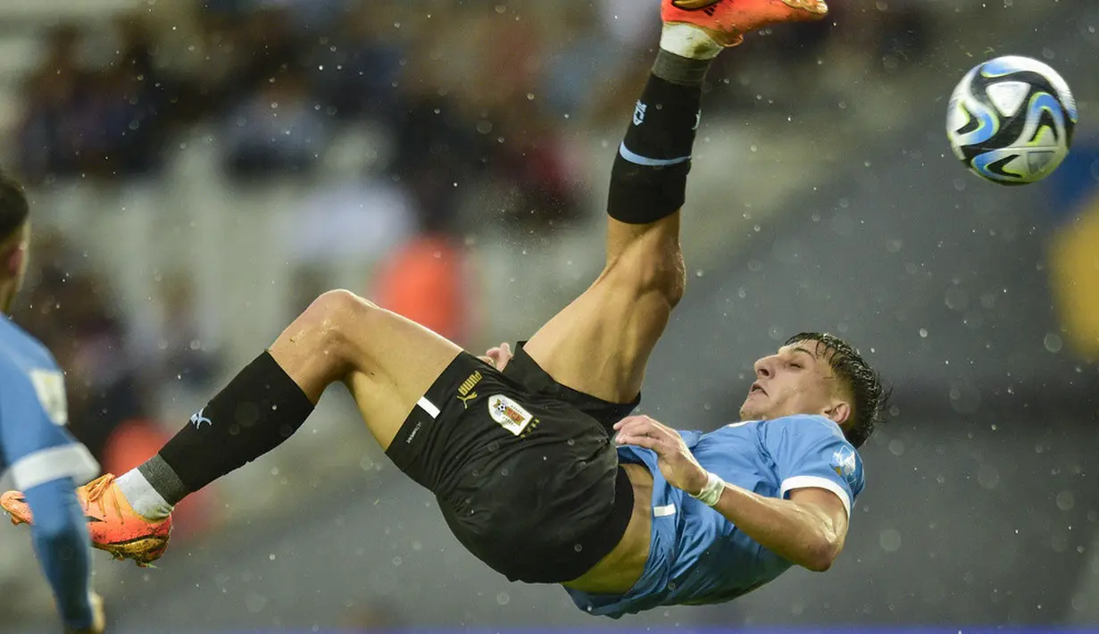 <p>Uruguay memperkecil skor ketika babak kedua baru berjalan empat menit melalui Franco Gonzalez.</p>