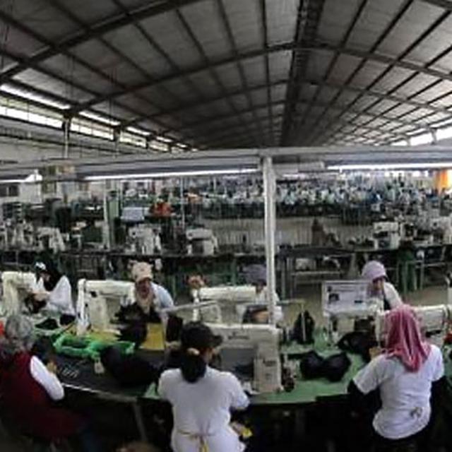 Viral Pekerja Pabrik Sepatu Korban Phk Massal Banting Meja Bisnis Liputan6 Com