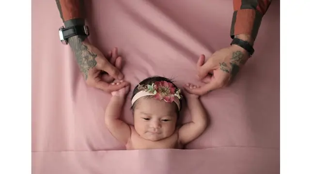 Diego Michiels Dikaruniai Putri Pertama, Ini 7 Potret Menggemaskannya