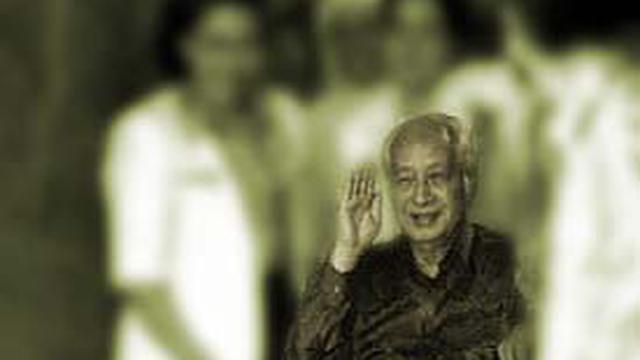 Soeharto Ziarah ke Makam Ibu Tien - News Liputan6.com
