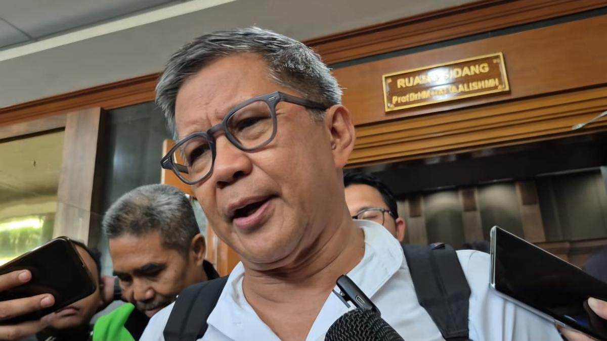 Rocky Gerung ikut pantau sidang Nadiem Makarim, bukan jadi pendukung. Apa alasannya? Temukan faktanya: