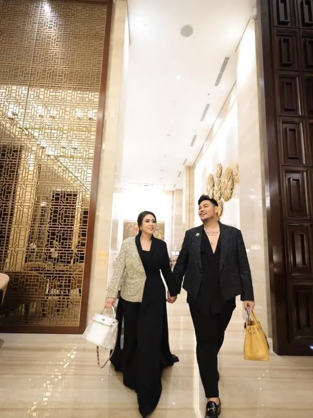 8 Potret Kebersamaan Ivan Gunawan dan Maharani Kemala, Kompak Bak Kakak Adik