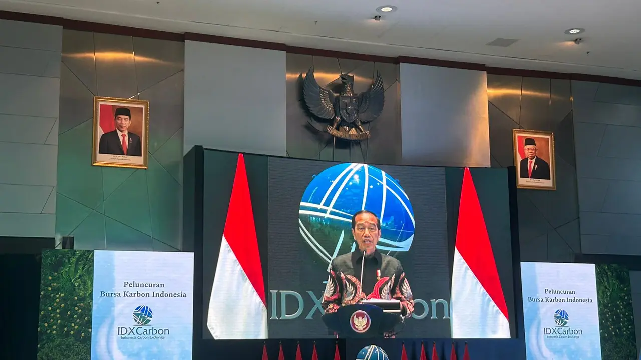 Presiden Joko Widodo (Jokowi) meresmikan bursa karbon di Bursa Efek Indonesia (BEI) pada Selasa (26/9/2023). (Foto: Liputan6.com/Elga N)