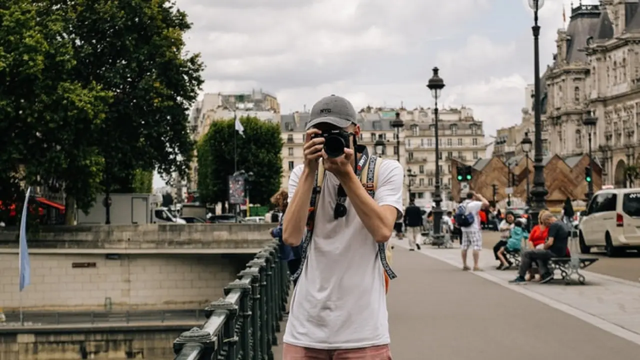 Ilustrasi wisatawan