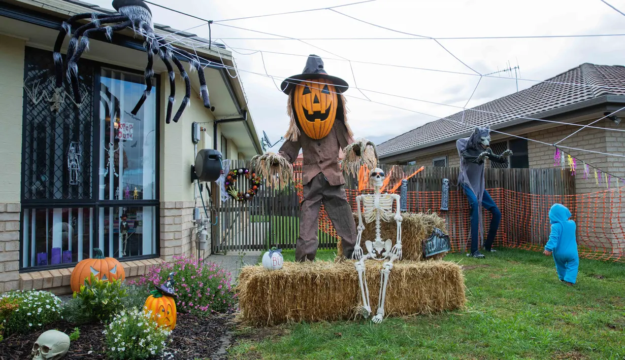 Dekorasi Halloween di depan rumah warga di Canberra, Australia (31/10/2020). (Xinhua/Chu Chen)