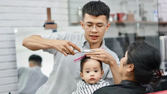 Diary Fimela: Keluar dari Zona Nyaman, Pegawai Bank Ini Pilih Meniti Karier Jadi Tukang Cukur Rambut