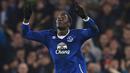 2. Romelu Lukaku. Sementara itu, jika Louis Van Gaal yang bertahan melatih MU, maka striker Everton ini akan jadi buruan utamanya. Striker berusia 22 tahun itu tampil baik musim ini dengan mencetak 19 gol dari 30 penampilan. (AFP/Paul Ellis)