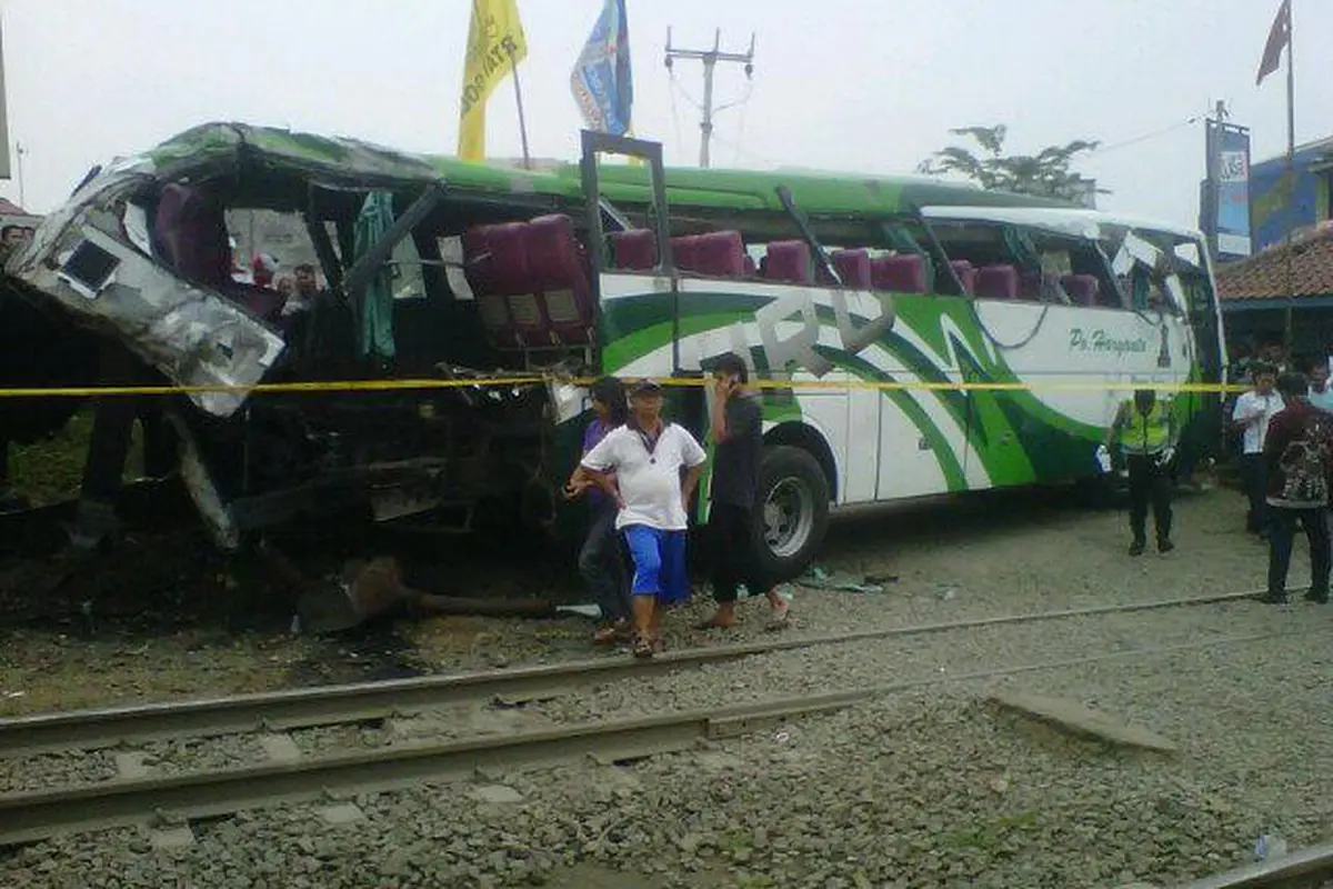 Kecelakaan_Bus_Cibitung_TMC
