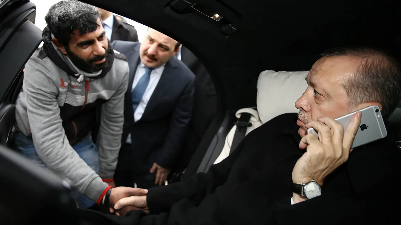 Presiden Turki Gagalkan Aksi Bunuh Diri Pria di Jembatan