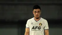 Pemain Persik Kediri, Simen Alexander Santos Lyngbo, saat pertandingan pekan keempat BRI Liga 1 2023/2024 melawan Dewa United yang berlangsung di Stadion Indomilk Arena, Tangerang, Jumat (21/7/2023). (Bola.com/Ikhwan Yanuar)