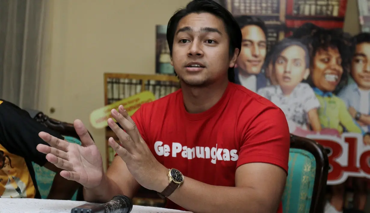 Pemeran Deva Mahenra menjadi salah satu empat jomblo yang menjadi bintang utama film Jomblo. Tiga lelaki jomblo lainnya diperankan oleh Ge Pamungkas sebagai Agus, Arie Kriting sebagai Bimo, dan Richard Kyle sebagai Doni. (Adrian Putra/Bintang.com)