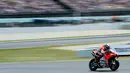 Pembalap Spanyol dari tim Ducati, Jorge Lorenzo melaju kencang saat balapan MotoGP Catalunya di Sirkuit Catalunya di Montmelo, (17/6). Pembalap Jorge Lorenzo finis diurutan pertama dengan catatan waktu 40 menit 13,566 detik. (AFP PHOTO / Josep Lago)