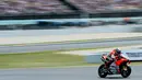 Pembalap Spanyol dari tim Ducati, Jorge Lorenzo melaju kencang saat balapan MotoGP Catalunya di Sirkuit Catalunya di Montmelo, (17/6). Pembalap Jorge Lorenzo finis diurutan pertama dengan catatan waktu 40 menit 13,566 detik. (AFP PHOTO / Josep Lago)