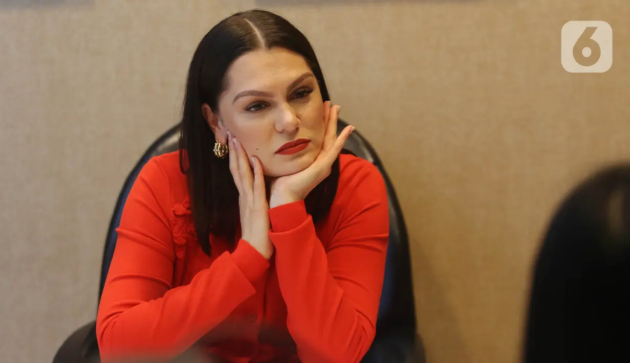 Jessie J sempat menuturkan kebahagiaannya bisa tampil sepanggung bersama David Foster. (Liputan6.com/Angga Yuniar)