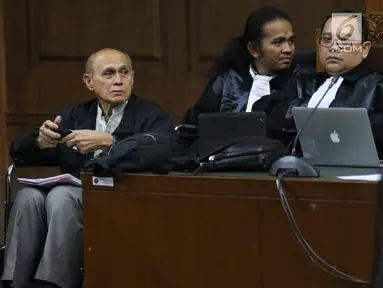 Mantan Kepala Staf Komando Strategis Angkatan Darat (Kostrad) Kivlan Zen menjalani sidang perdana kasus kepemilikan senjata api ilegal di Pengadilan Negeri Jakarta Pusat, Selasa (10/9/2019). Sidang ini beragenda pembacaan dakwaan oleh Jaksa Penuntut Umum (JPU). (Liputan6.com/Angga Yuniar)