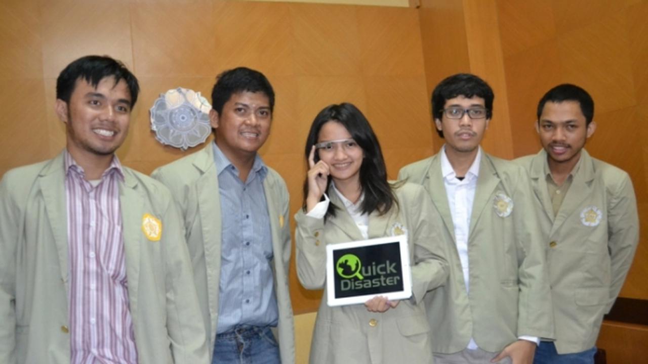 5 Mahasiswa UGM Rancang Aplikasi Untuk Google Glass