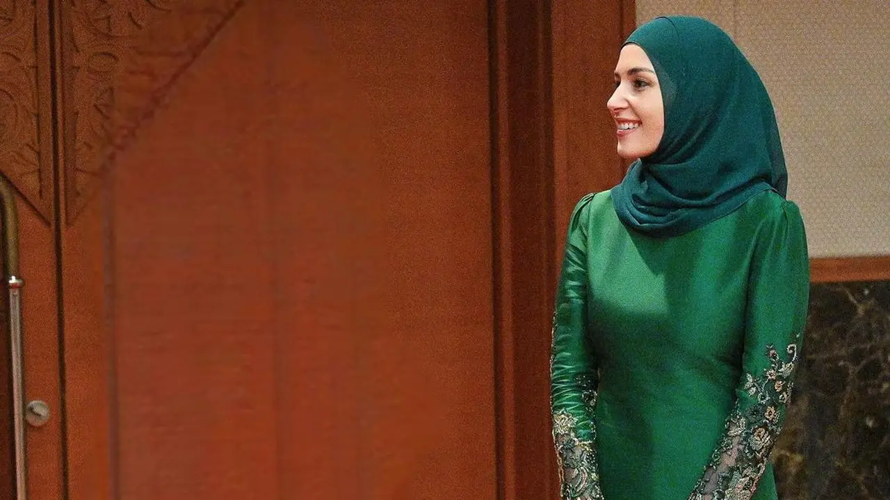 Anisha Rosnah Tenteng Tas Hermes Langka Saat Hadiri Perayaan Ulang Tahun Putra Mahkota Brunei