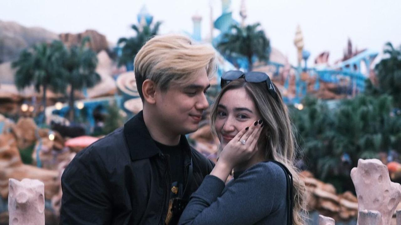 6 Potret Ranty Maria Dilamar Rayn Wijaya di Disneyland, Tepat Hari Ulang Tahun