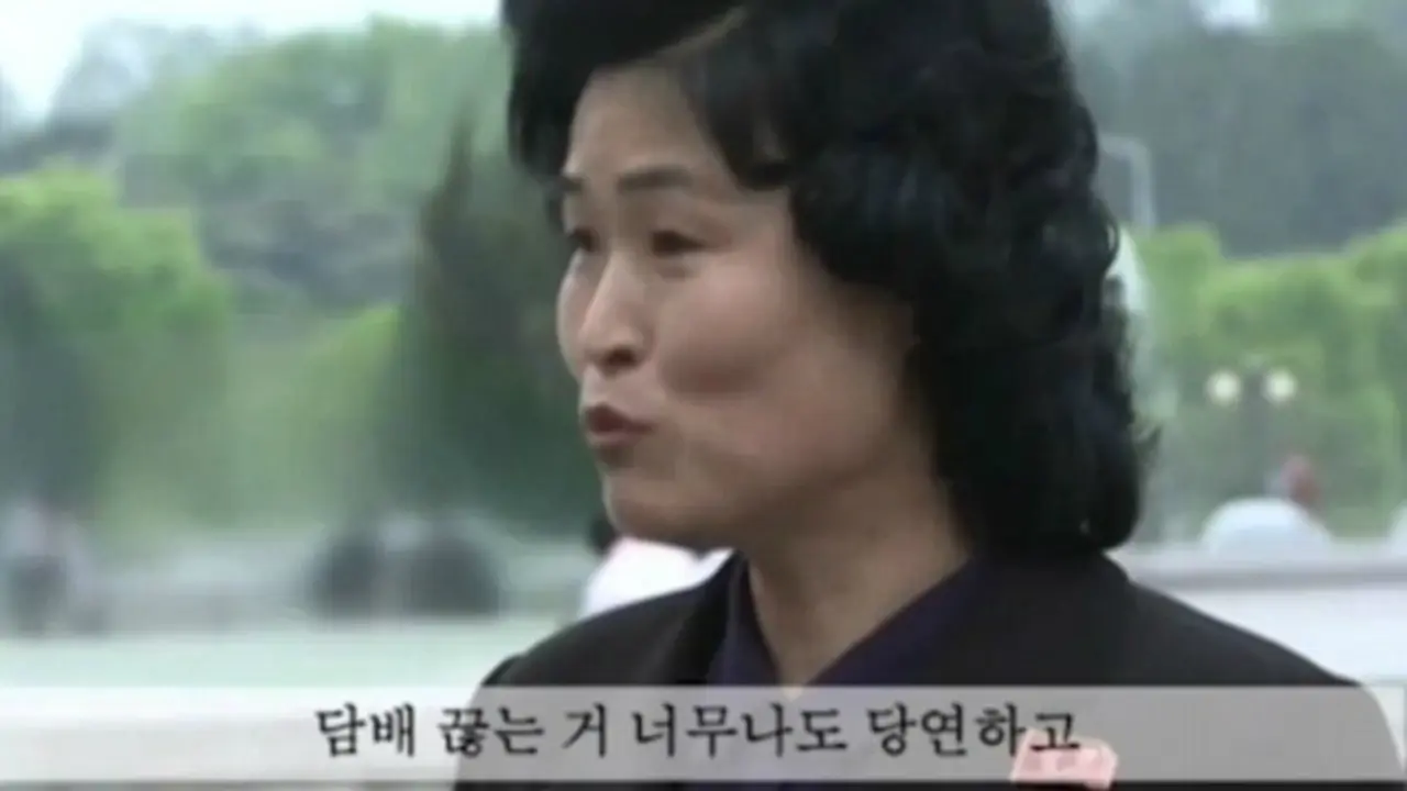Seorang wanita tampak muncul dalam video kampanye anti rokok di Korea Utara