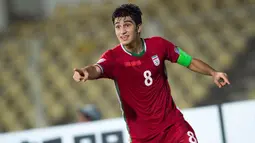 Mohammad Sharifi Gelandang kelahiran Iran 21 Maret 2000 melakukan debut bersama klub Esteghlal Khuzestan. Mohammad Sharifi pemain masa depan Iran tersebut saat ini dalam pantauan beberapa klub dari Italia dan Jerman. (Bola.com/dok. AFC)