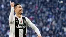 3. Cristiano Ronaldo (Juventus) - Mantan bintang Real Madrid ini mempunyai Kecepatan 88, Dribel 89, Umpan 83, Tembakan 91, Fisik 86, Kemampuan Bertahan 49, OVR 94.(AFP/Marco Bertorello)