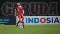 Pemain Timnas Indonesia, Jordi Amat saat menghadapi Burundi pada laga pertama persahabatan FIFA Matchday di Stadion Patriot Candrabhaga, Bekasi, Sabtu (25/3/2023) malam WIB. (Bola.com/Bagaskara Lazuardi)