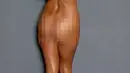Kourtney Kardashian saat melakukan sesi pemotretan nude atau berpose telanjang untuk promosi Trailer terbarunya yang berjudul Keeping Up With The Kardashians. Wanita 36 tahun ini sangat mahir berpose nude.  (Dailymail)