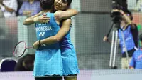 Ganda putri Indonesia Greysia Polii/Nitya Krishinda Maheswari melangkah ke final Singapore Open Super Series 2016 usai mengalahkan pasangan Korea, Jung Kyung Eun/Shin Seung Chan, Sabtu (16/4/2016). (Liputan6.com/Humas PP PBSI)