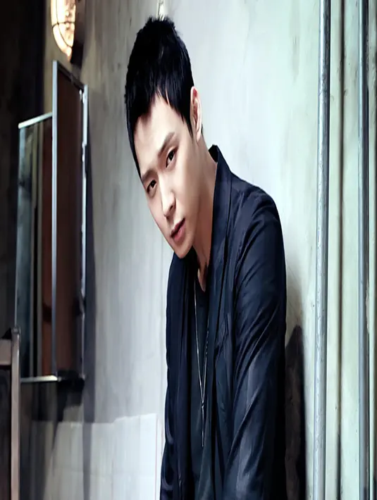 Diduga Yoochun mengalami tuduhan pelecehan seksual pada seorang wanita. Bahkan wanita tersebut memberikan barang bukti berupa celana dalam dan DNA. (Soompi/Bintang.com)