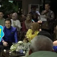 Gilang Dirga dan keluarga membawa beberapa seserahan untuk Adiezty Fersa.