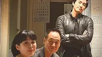 Mendiang Lee Eol (tengah) bersama Song Seung Heon (kanan) dan Lee Ha Na. (Instagram/ songseungheon1005)