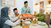 ilustrasi hari raya idulfitri parcel/Odua Images/Shutterstock