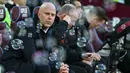 Pelatih Liverpool, Arne Slot saat laga Liga Inggris 2025/2026 melawan West Ham di London Stadium, London, Inggris, Minggu (30/11/2025) waktu setempat. (AFP/Ben Stansall)