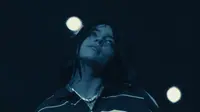 Billie Eilish's 'Birds of a Feather' Lyrics: From Eternal Love to Obsession