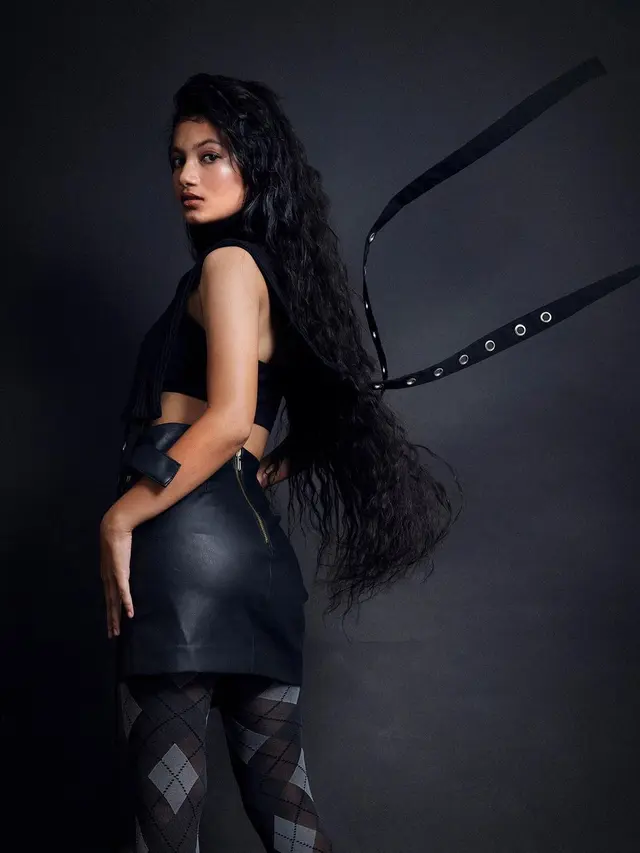 Gaya Pemotretan Ratu Sofya dan Emiliano Cortizo Bertajuk 'Pretty Gangster'. (Sumber: Instagram/aldosinarta)