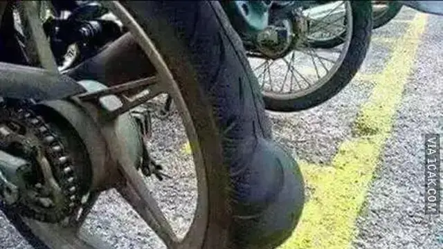 6 Potret Ban Motor Benjol Ini Bikin Tepuk Jidat, Disebut Netizen Hamil 9 Bulan