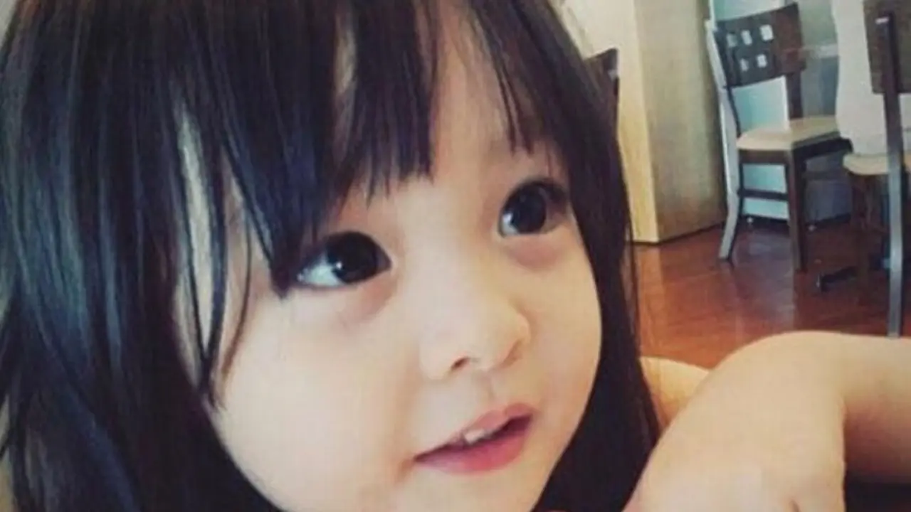 Gadis Kecil Ini Populer di Instagram Karena Keimutannya