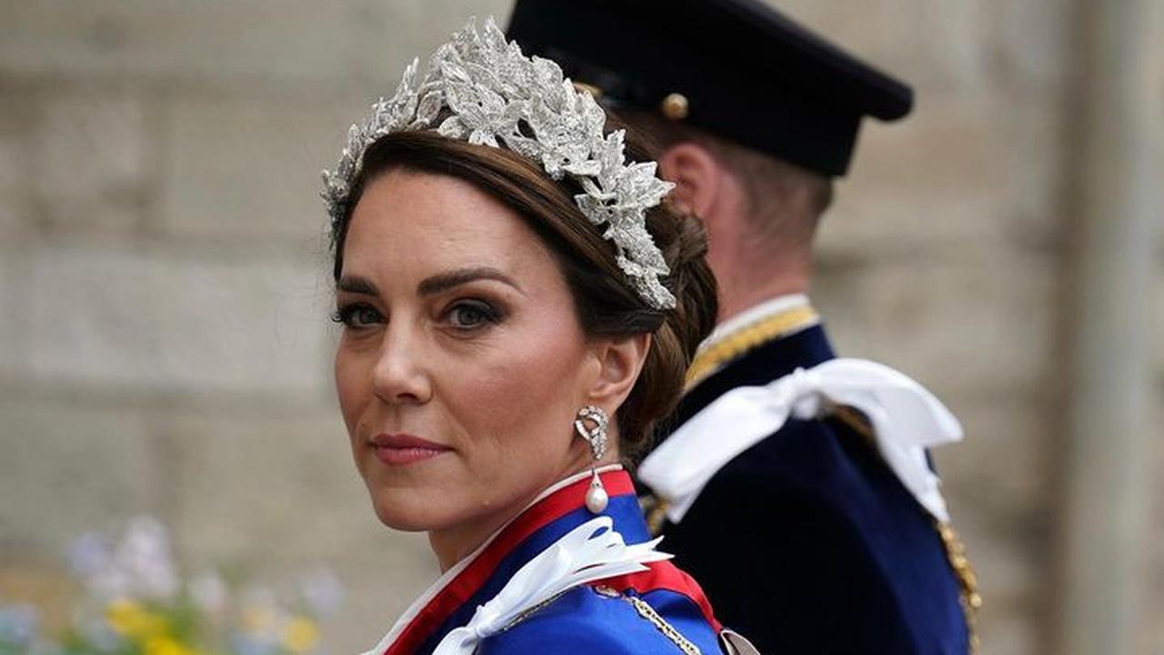 Alasan Kate Middleton Hanya Pakai Mahkota Bunga Saat Momen Penobatan ...