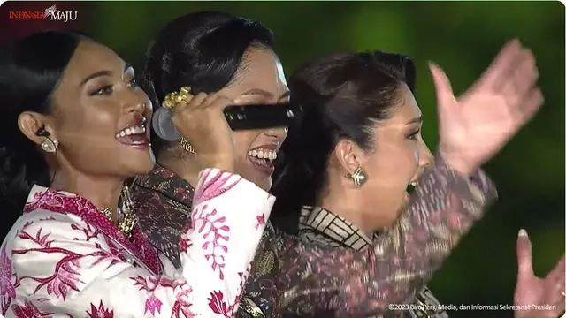 12 Potret Artis Hadiri Acara Istana Berbatik, Tampil Memukau di Catwalk