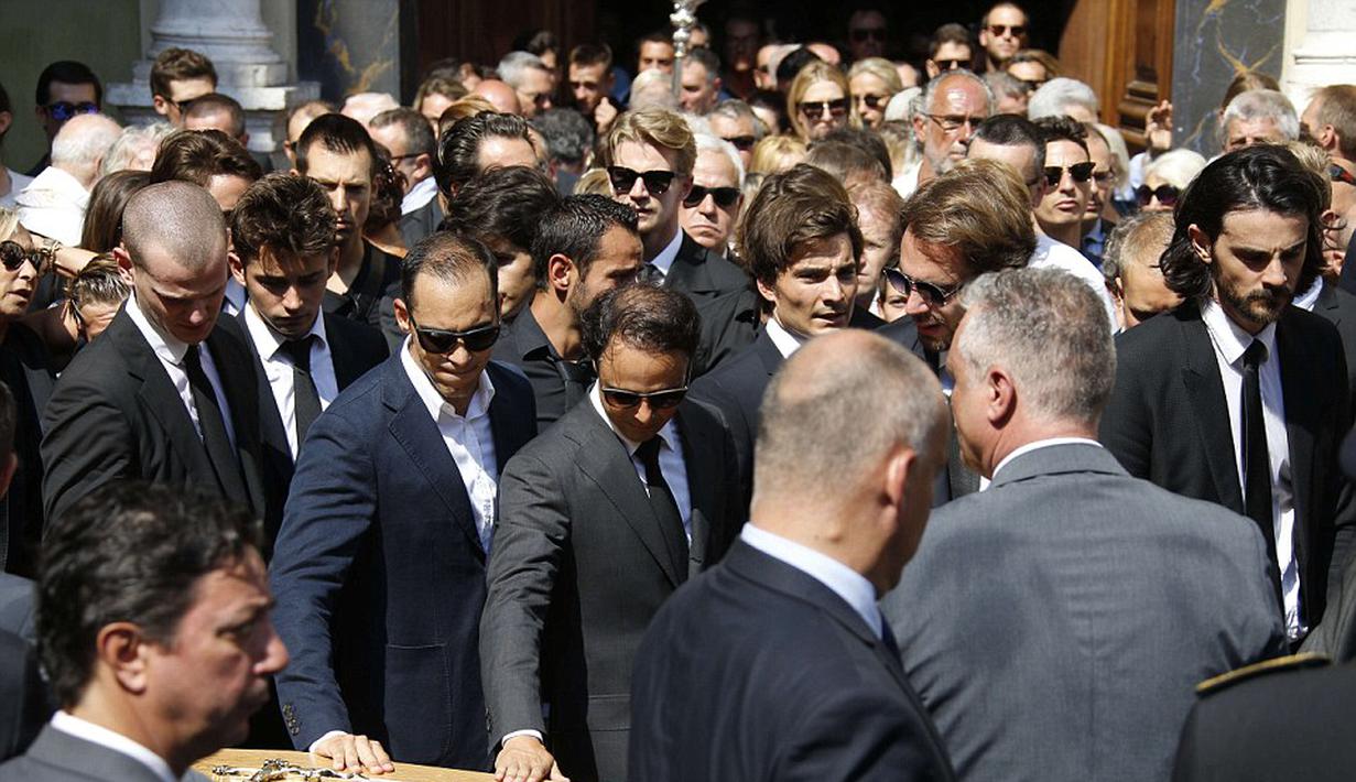 Suasana upacara kematian pebalap Marussia, Jules Bianchi, yang berlangsung di Katedral Sainte Reparate, Nice, Prancis. Selasa (21/7/2015). (AFP))