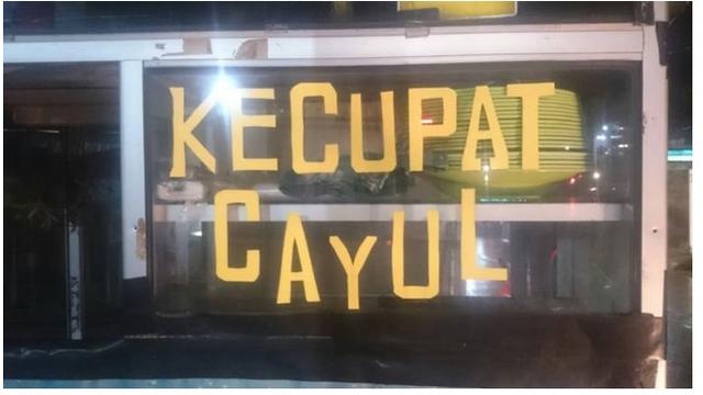 6 Tulisan Sok Imut di Gerobak Jualan Ini Bikin Ketawa Geli 