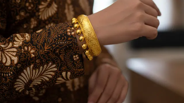 Gelang Emas Kerincing Tradisional (Gemini AI)