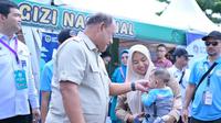 Kepala Badan Gizi Nasional (BGN) Dadan Hindayana saat memberikan MBG di Rakornas PKK, Kalimantan Timur. (Dok Badan Gizi Nasional)